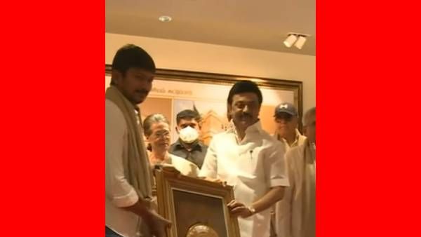 கவனிச்சீங்களா.. உதயநிதிக்கு முதல்வர் தந்த கவுரவம்.. அப்படின்னா அதுதானா.. திக்குமுக்காட வைத்த திமுக