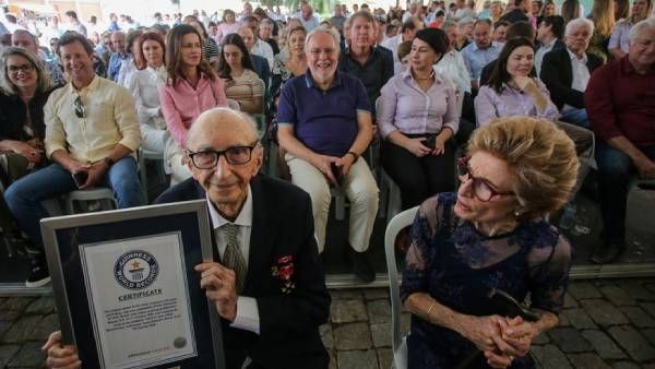 நீங்க நம்பலனாலும் அதான் நெசம்! ஒரே கம்பெனியில் 84 வருஷம் வேலை? கின்னஸ் சாதனை படைத்த 100 வயது வால்டர்