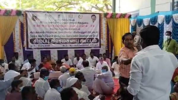 பட்டென எழுந்து அதிகாரிகள் மீது லஞ்ச புகார் சொன்ன இளைஞர்..உடனே உருவப்பட்ட மைக்! குத்தாலம் அருகே பரபர