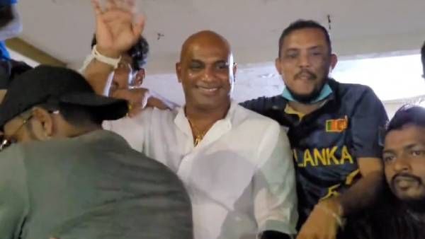 கோ கோட்டா! இலங்கை அரசுக்கு எதிரான போராட்டத்தில் குதித்த அதிரடி கிரிக்கெட் வீரர் ஜெயசூர்யா