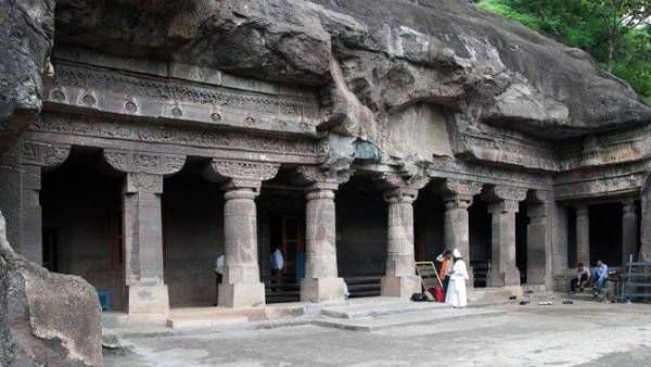 அஜந்தா குகைக்குள் தண்ணீர் வரவில்லையாம்.. இதுதான் காரணமா.. அதிர்ச்சியில் சுற்றுலா பயணிகள்