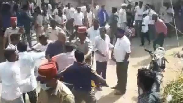 புது டென்சன்! கம்பு, கற்களால் அடித்துக்கொண்ட என்.ஆர்.காங். - பாஜக ஆதரவு சுயேட்சை எம்எல்ஏ ஆதரவாளர்கள்