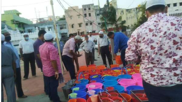 சென்னையில் 38 ஆண்டுகளாக.. இஃப்தார் நோன்பு திறக்கும் முஸ்லிம்களுக்கு உணவு வழங்கும் இந்துக்கள்