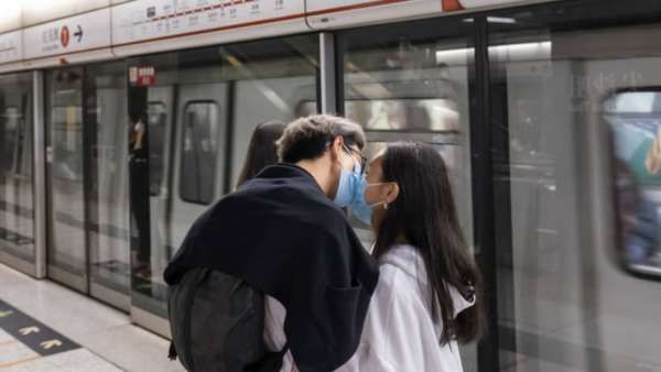 தம்பதிகள் ஒன்றாக தூங்கக் கூடாது, கட்டி அணைக்க கூடாது, முத்தமிட கூடாது.. ஷாங்காயில் வினோத விதிகள்