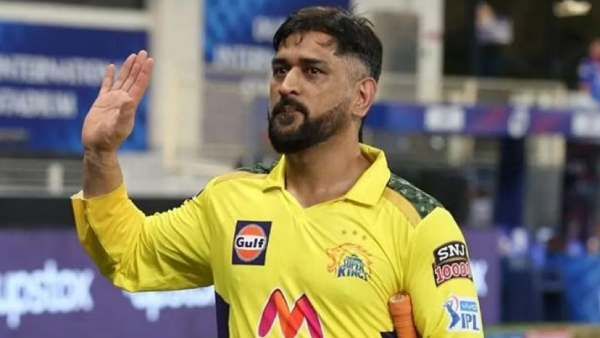 மொத்த ரசிகர் படையே எதிர்த்த போதும்.. தோனி செய்த மாஸ் செயல்.. இதுதான் தல! என்ன நடந்தது தெரியுமா?