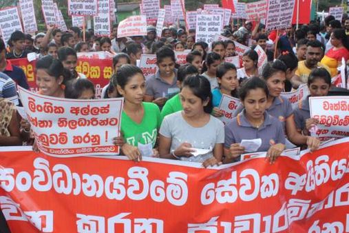 இலங்கை: ராஜபக்சேக்கள் அரசுக்கு எதிராக 1,000 தொழிற்சங்கங்கள் இன்று ஸ்டிரைக்- 3 வது வாரமாக கிளர்ச்சி!