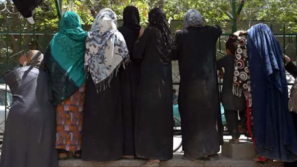 ஹிஜாப் விதியை மீறிய மாணவிகள்! ஆப்கனில் பள்ளியை பூட்டிய தாலிபான்கள்! ஆசிரியர்களை நீக்கி அதிரடி உத்தரவு