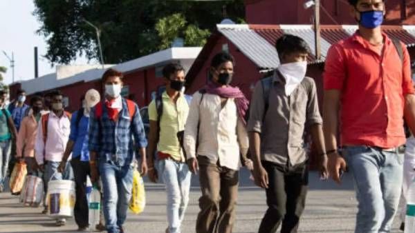 ரொட்டிக்கு கையேந்தும் இலங்கை மக்கள்! அரவணைக்கும் தமிழகம்! நெருக்கடியால் அகதிகளாக வந்த 21 பேர்..!