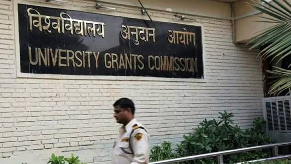 பாகிஸ்தானுக்கு செக் வைத்த இந்தியா! பாக்.கில் படித்தால் வேலை கிடைக்காது! மாணவர்களுக்கு பறந்த உத்தரவு!