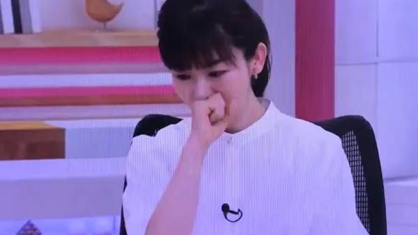 பெண்கள் குழந்தைகள் பலாத்காரம்! நேரலையில் கண்ணீர் விட்ட பெண் செய்தி வாசிப்பாளர்! தீயாய் பரவும் வீடியோ