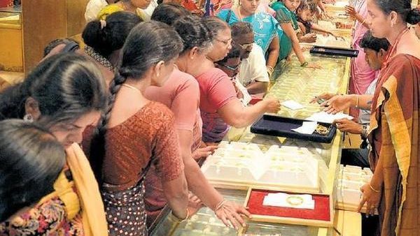 இன்று அட்சய திருதியை... நகை கடைகளில் திருவிழா கோலம் - தங்கம் வாங்க குவிந்த மக்கள் கூட்டம்