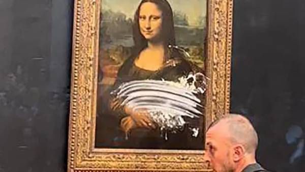 ஒரே நிமிஷம்தான்..மோனலிசா ஓவியம் மீது கேக்கை வீசிய மூதாட்டி? செக் பண்ணி பார்த்தா அதிர்ச்சி ட்விஸ்ட்!