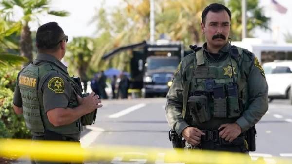 24 மணி நேரத்தில்.. அமெரிக்காவில் மீண்டும் துப்பாக்கி சூடு.. சர்ச்சில் சரமாரி தாக்குதல்.. ஒருவர் பலி!