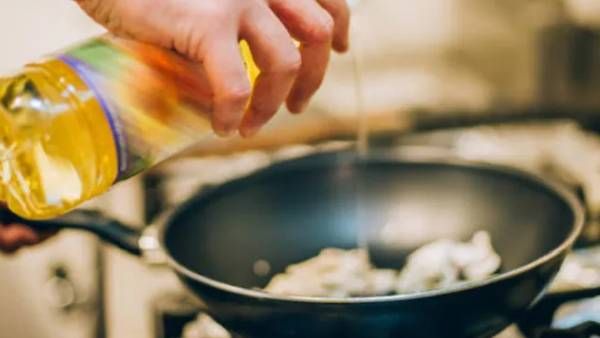 மத்திய அரசு அதிரடி! சமையல் எண்ணெய் இறக்குமதிக்கு வரிவிலக்கு.. விலைவாசியை கட்டுப்படுத்த நடவடிக்கை