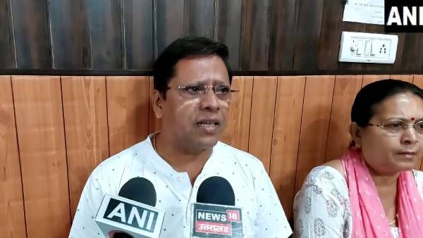 இது லிஸ்ட்லயே இல்லையே.. மகன்,மருமகளிடம் ரூ.5 கோடி இழப்பீடு கேட்டு கேஸ் போட்ட பெற்றோர்- ஏன் தெரியுமா?