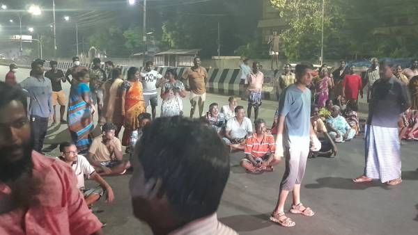 மின்வெட்டால் வெகுண்டெழுந்த சென்னை வாசிகள்.. அண்ணா சாலை அமெரிக்க தூதரகம் அருகே திடீர் மறியல்