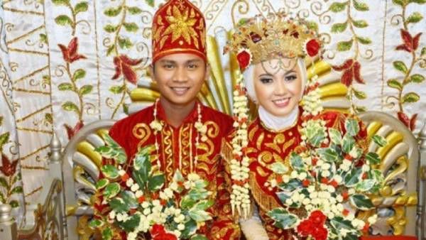 ஆத்தாடி.. திருமணம் பின் 3 நாள் பாத்ரூம் போக கூடாதாம்.. இந்தோனேசியாவில் வினோத நடைமுறை.. பரபர காரணம்