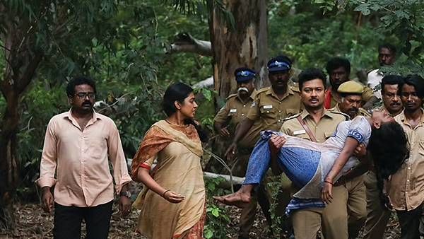 நெஞ்சுக்கு நீதி.. 1 வாரம் ஹவுஸ் புல்! உதயநிதியை 