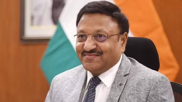 இந்தியாவின் தலைமை தேர்தல் ஆணையராக ராஜீவ் குமார் பொறுப்பேற்றார்