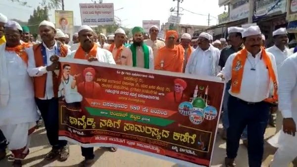 ஒற்றுமை... ரம்ஜான் தினத்தில் இந்து-முஸ்லிம்கள் இணைந்து ஊர்வலம்! கர்நாடக மடங்களில் மதநல்லிணக்கம்