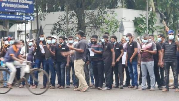 ராஜபக்சேக்களுக்கு உக்கிர எதிர்ப்பு-70ஆண்டுக்குப் பின் இலங்கையில் 2000 யூனியன்களின் மாபெரும் ஸ்டிரைக்