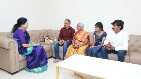 சசிகலாவை சந்தித்த பேரறிவாளன்.. ஜெயலலிதா செய்த விஷயங்களை நினைவுகூர்ந்து உருக்கம்!