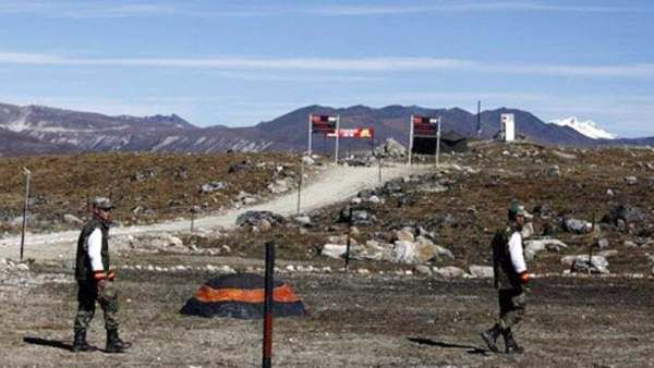 இந்திய எல்லையில்.. சீனா கட்டியது கிராமம் இல்லை, ராணுவ கேம்ப்பாம்! பகீர் தகவல்.. ஊடுருவல் முயற்சியா?