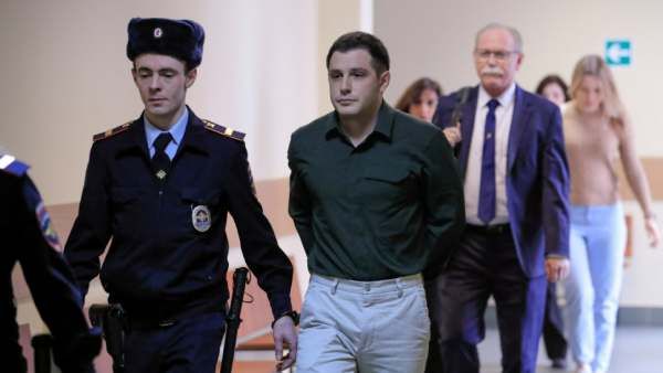 சுவர் முழுக்க ரத்தம்.. ஜாம்பீஸ் போல இருந்த கைதிகள்! ரஷ்ய சிறையில் அமெரிக்க வீரருக்கு நேர்ந்த கொடூரம்