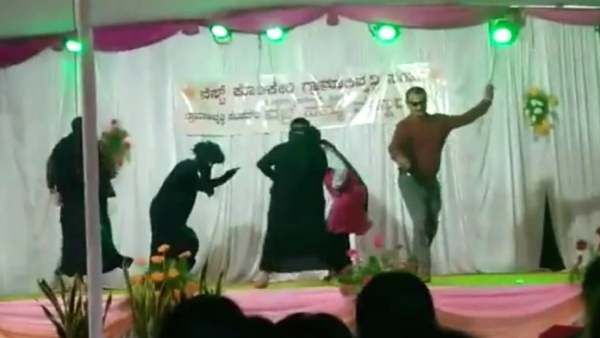 புர்கா அணிந்து கொண்டு டான்ஸ் ஆடுவது தவறு.. கர்நாடக முஸ்லீம் அமைப்புகள் எதிர்ப்பால் பணிந்த விழா குழு