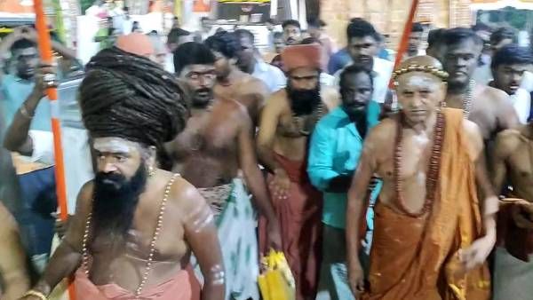 விஸ்வரூபம் எடுத்த பட்டினப் பிரவேச தடை... தருமபுர ஆதீனத்தை நேரில் சந்தித்து ஆலோசித்த மதுரை ஆதீனம்