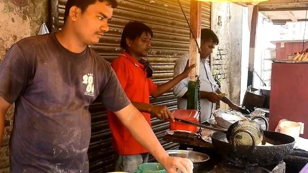 ஷவர்மாவ விடுங்க... சென்னையில் வட இந்தியர்கள் நடத்தும் சமோசா கடையின் லட்சனம் - மக்கள் புகார்
