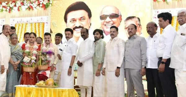 “தம்பீ.. இதையெல்லாம் பார்க்க அப்பா இல்லையேனு அழுவாரு” - கல்யாண மேடையில் கலங்கிய முதல்வர் ஸ்டாலின்!