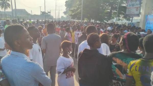 நைஜீரியாவில் சர்ச்சில் திடீரென ஏற்பட்ட கூட்ட நெரிசல்.. குழந்தைகள் உட்பட 31 பேர் பலி.. பலர் படுகாயம்