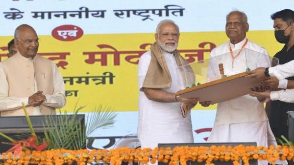 இந்தியாவில் கிராமத்தில் பிறந்த ஏழை எளியவனும் ஜனாதிபதி பதவியை அடைய முடியும்: பிரதமர் மோடி சூசகம்