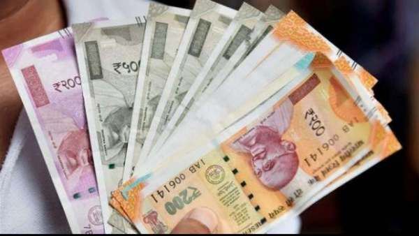 மத்திய அரசு ஊழியர்கள் மகிழ்ச்சி.. அகவிலைப்படி உயர்த்தப்படுவதாக தகவல்.. எவ்வளவு சம்பளம் உயரும்?