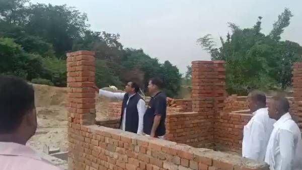 கல்லூரி சுவர் தரமில்லாமல் விழுந்ததாக வீடியோ எடுத்த எம்எல்ஏ மீது வழக்கு பதிவு: உ.பி. போலீஸ் நடவடிக்கை