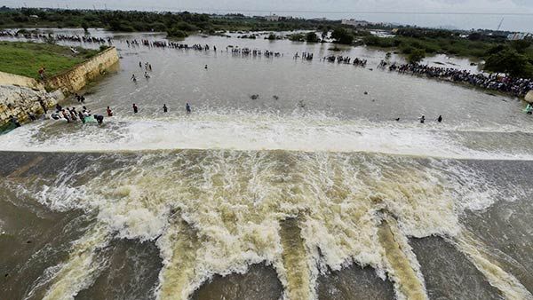 கோடையிலும் நிரம்பி வழியும் செம்பரம்பாக்கம் ஏரி..உபரிநீர் திறப்பு - பாதுகாப்பாக இருங்க மக்களே!