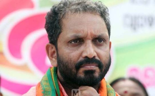 **** சாதி.. ஆடியோவால் வம்பாய் சிக்கிய கேரளா சுரேந்திரன்! அடுத்தடுத்த சிக்கல்களால் பாஜகவுக்கு தலைவலி!