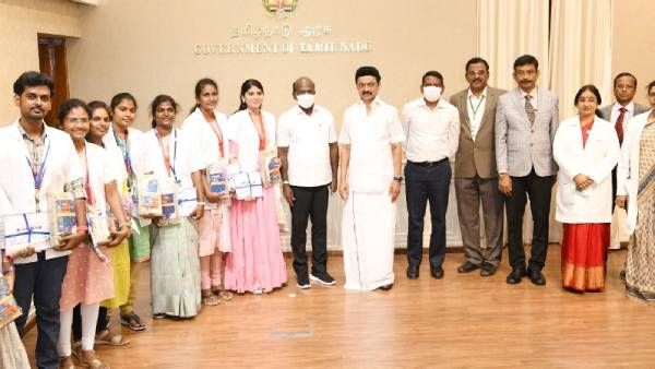 நீட் தேர்வு இல்லாமல் மருத்துவம் படித்த கடைசி பேட்ஜ்! நேரில் அழைத்து ஸ்டாலின் கொடுத்த பரிசு என்ன?