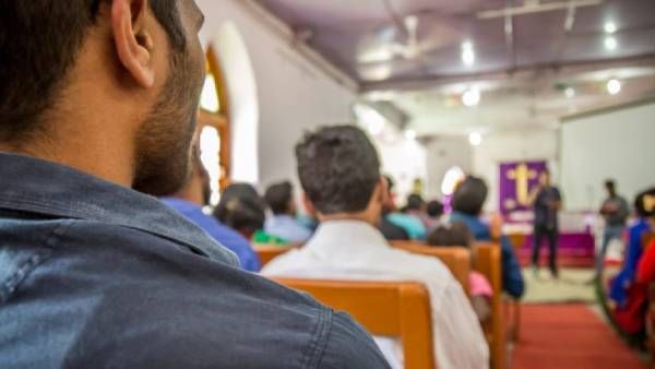 ரிஷிவந்தியத்தில் மதமாற்ற சர்ச்சை..நோட்டீஸ் கொடுத்த கிறிஸ்தவர்கள் மீது விபூதி வீசிய இந்து முன்னணி