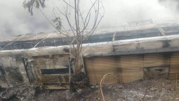 விபத்தில் சட்டென தீப்பிடித்த பஸ்! காப்பாற்றும்படி கதறிய 7 பேர் உடல் கருகி பலி! கர்நாடகாவில் சோகம்