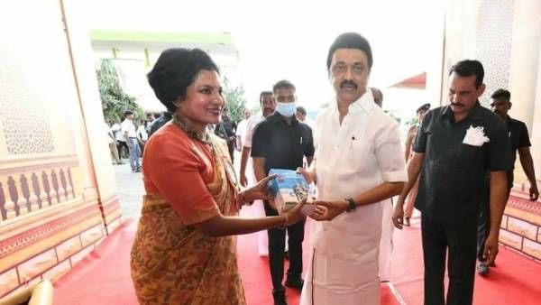 ஸ்டாலினிடம் 