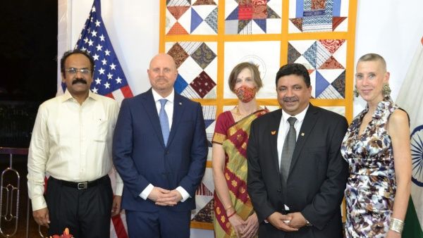 அமெரிக்க தூதரக விருந்து! விவிஐபிக்கள் போன 