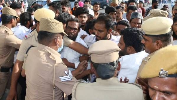 இந்து மதம் பற்றி அவதூறு? இளைஞரை கைது செய்த போலீஸ்.. கலெக்டர் அலுவலகம் முற்றுகை.. சேலத்தில் பரபரப்பு!