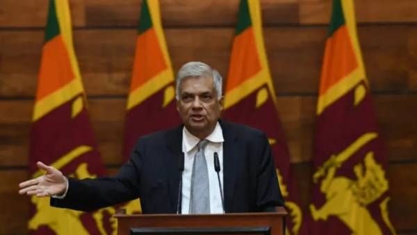 கோத்தபாயவின் விலகல் கடிதத்துக்காக காத்திருக்கும் இலங்கை..ரணில் ராஜினாமாவை வலியுறுத்தும் தலைவர்கள்!