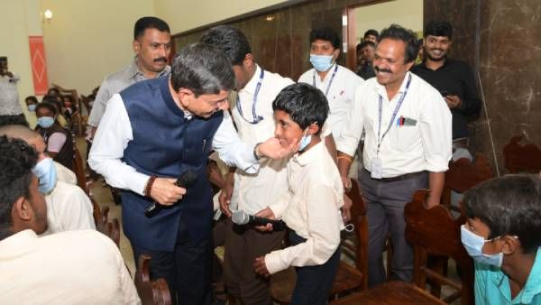 கட் செய்யப்பட்ட ஆடியோ.. வீடியோ மட்டும்தானாம்! ஊட்டி ஸ்கூலில் ஆய்வு செய்த ஆளுநர் ரவி.. 