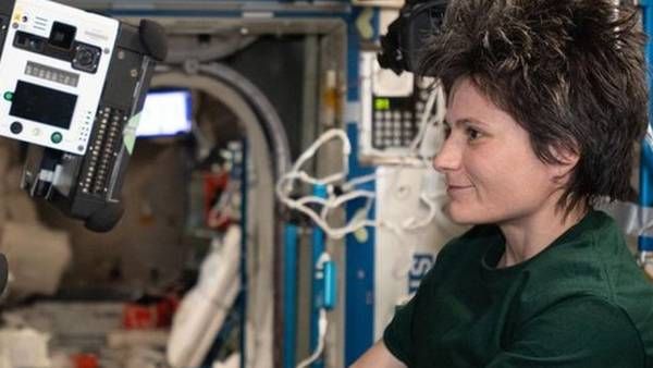 சர்வதேச விண்வெளி நிலையத்தில் இருந்து வீடியோ பதிவிடும் சமந்தா கிறிஸ்டோஃபோரெட்டி