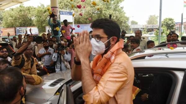 நிஜ இந்துத்துவா யார்? பலத்தை காட்ட அயோத்தி சென்ற ஆதித்யா தாக்கரே.. ரயிலில் 8,000 சிவசேனா தொண்டர்கள்