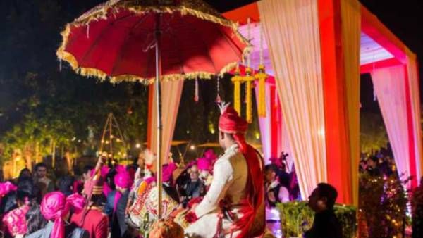 கல்யாணத்துக்கு கூப்பிட்டது ஒரு குத்தமா.. மணமகனிடம் ரூ.50 லட்சம் நஷ்டஈடு கேட்ட நண்பர்!