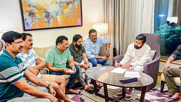 கோவாவுக்கு ஷிப்ட் ஆகும் ஷிண்டே கோஷ்டி சிவசேனா எம்.எல்.ஏக்கள்- சொகுசு ஹோட்டலில் 71 ரூம்கள் ரெடி